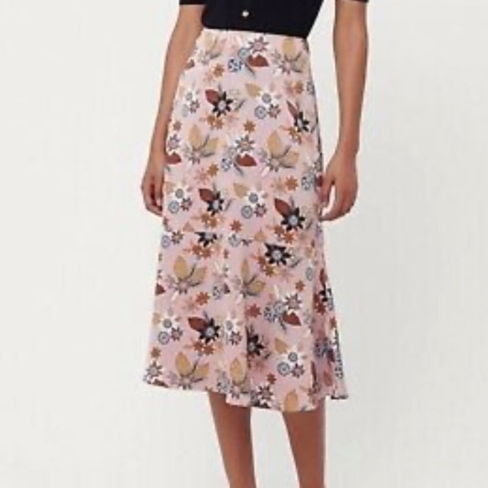💘 Loft Floral Fluted Midi Skirt